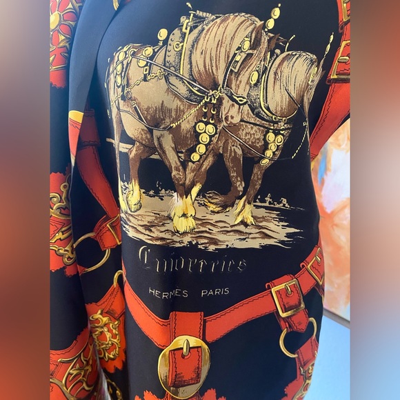 Hermès 100% Silk Scarf. Black/Red/Gold - Picture 4 of 13